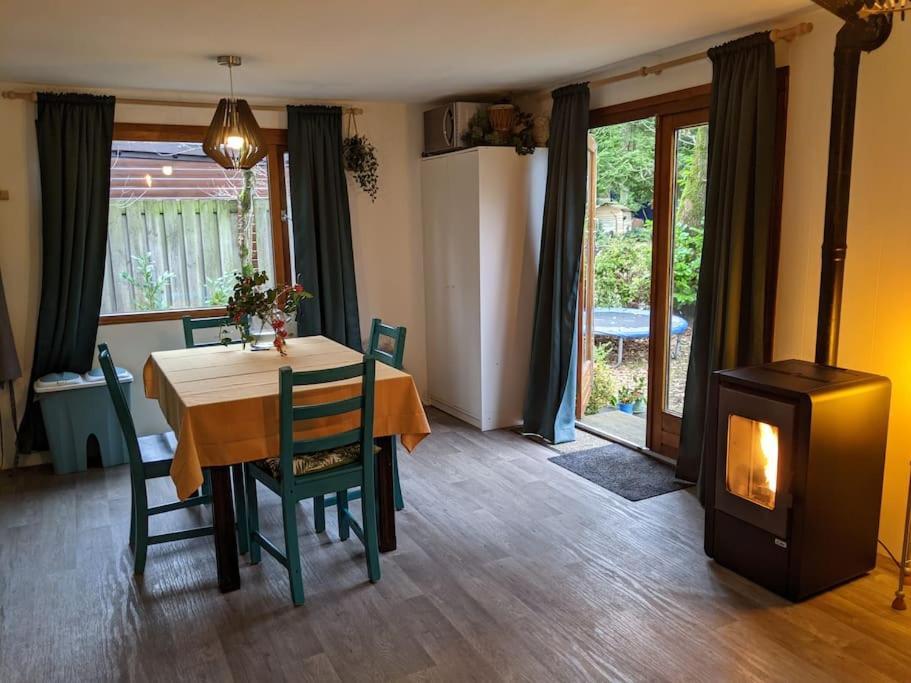 Sfeervol Chaletje In Een Rustige Bosrijke Omgeving Diessen Exterior photo